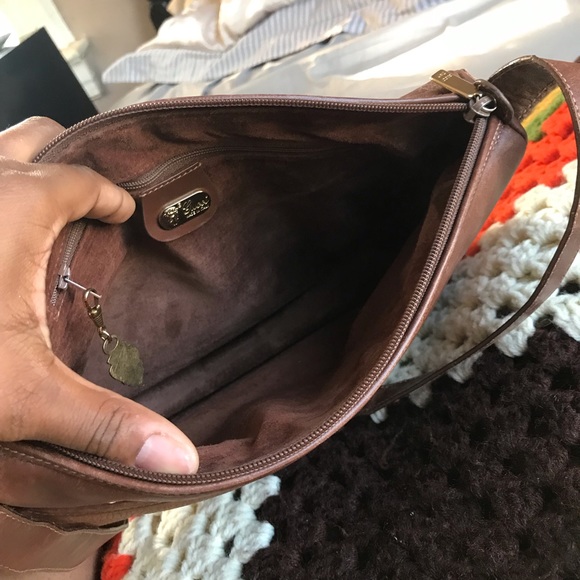 SOLD Vintage Leather Gucci Crossbody Bag Logo - Picture 4 of 8